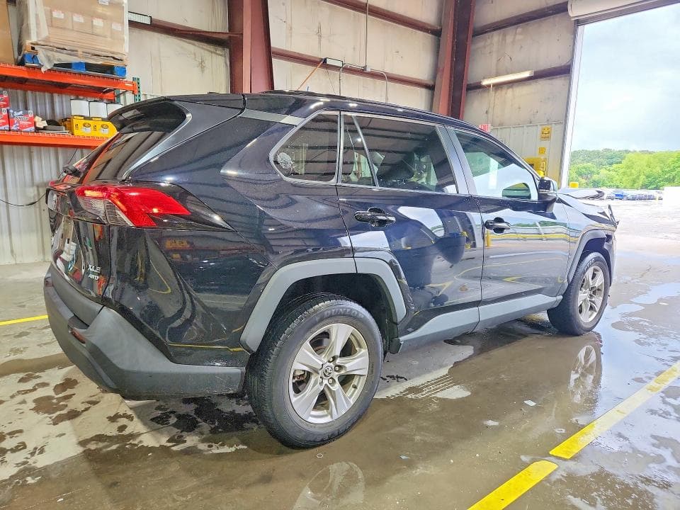 2023 TOYOTA RAV4 XLE 3