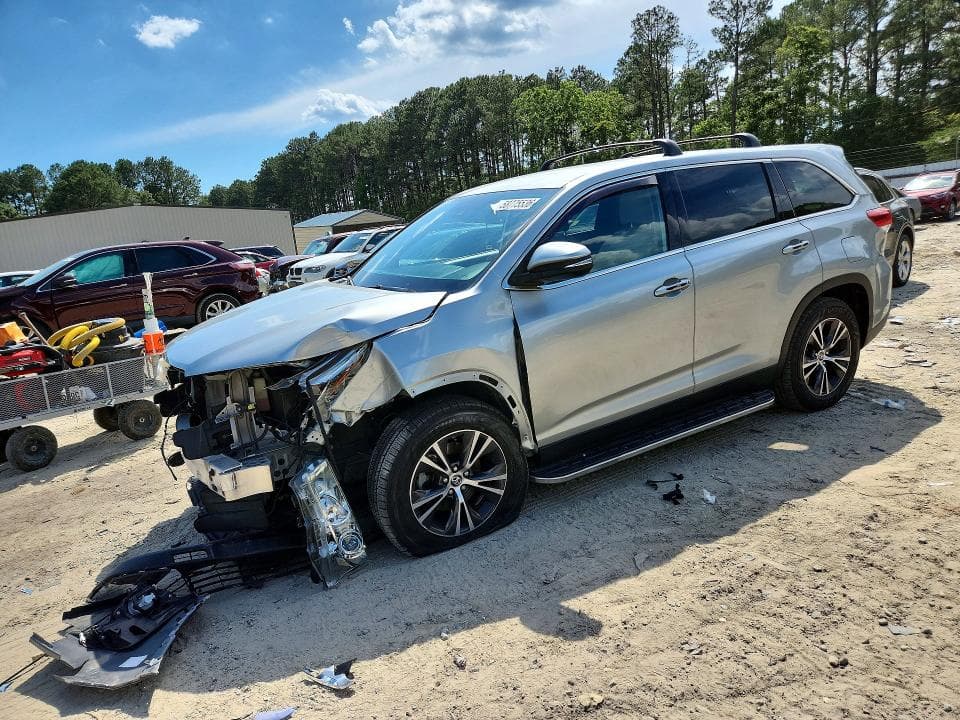 2019 TOYOTA HIGHLANDER LE