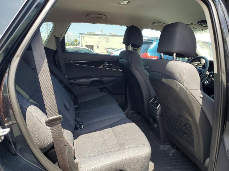 2017 KIA SORENTO L 11