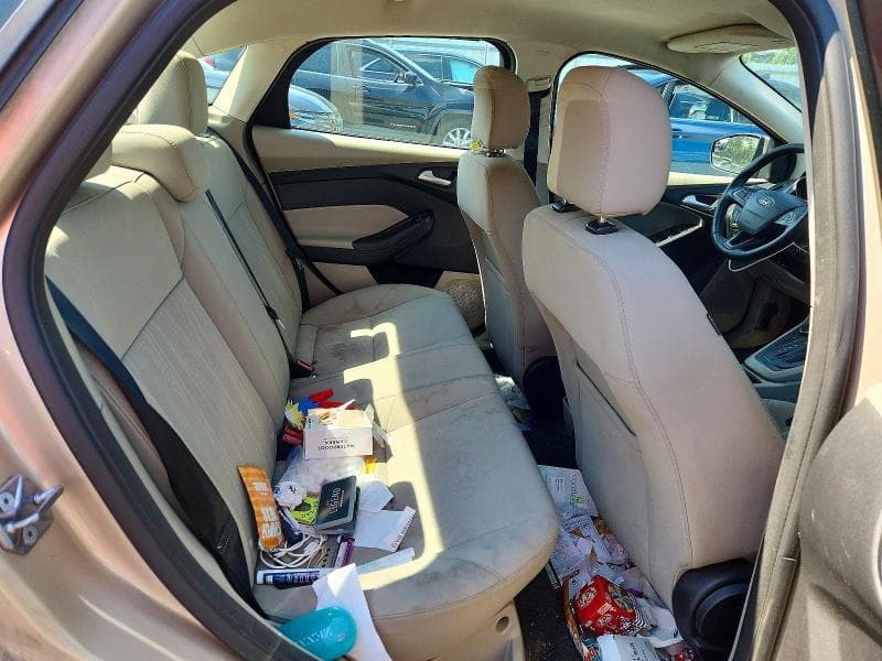 2017 FORD FOCUS SE 10