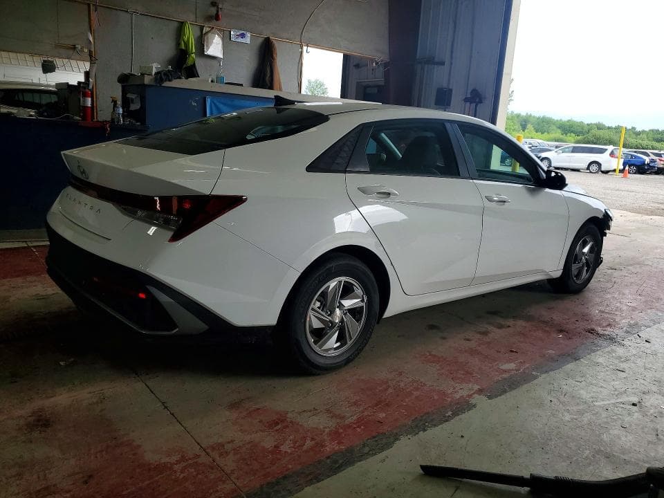2026 HYUNDAI ELANTRA SE 3
