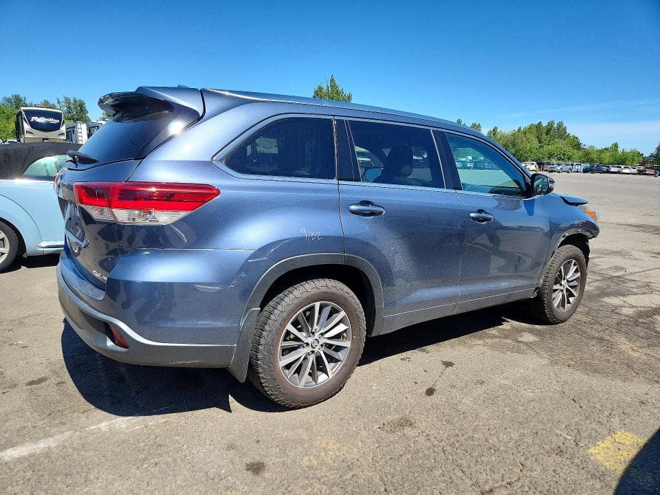 2018 TOYOTA HIGHLANDER XLE 3