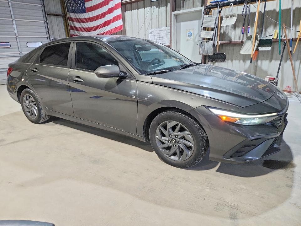 2024 HYUNDAI ELANTRA SEL 4