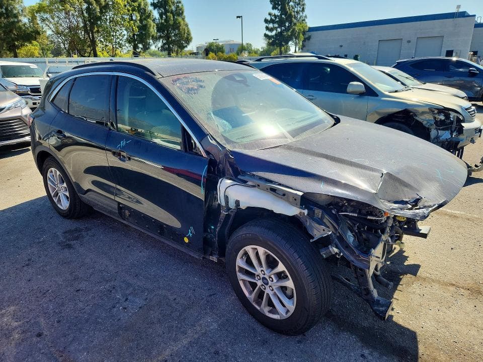 2021 FORD ESCAPE SE 4