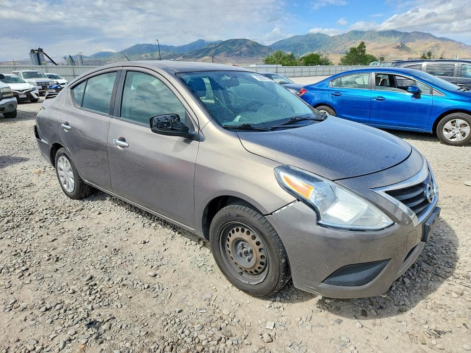 2017 NISSAN VERSA 1.6 SV 4