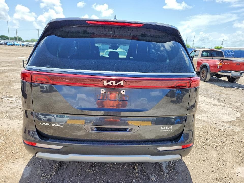 2023 KIA CARNIVAL LX 6