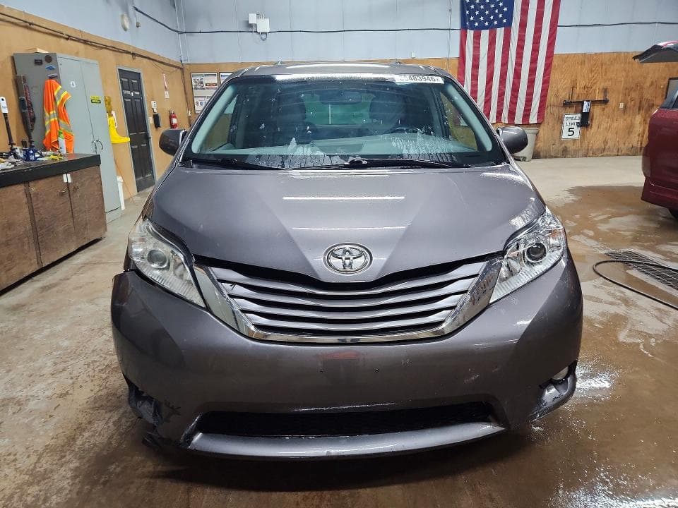 2017 TOYOTA SIENNA XLE 7-PASSENGER 5