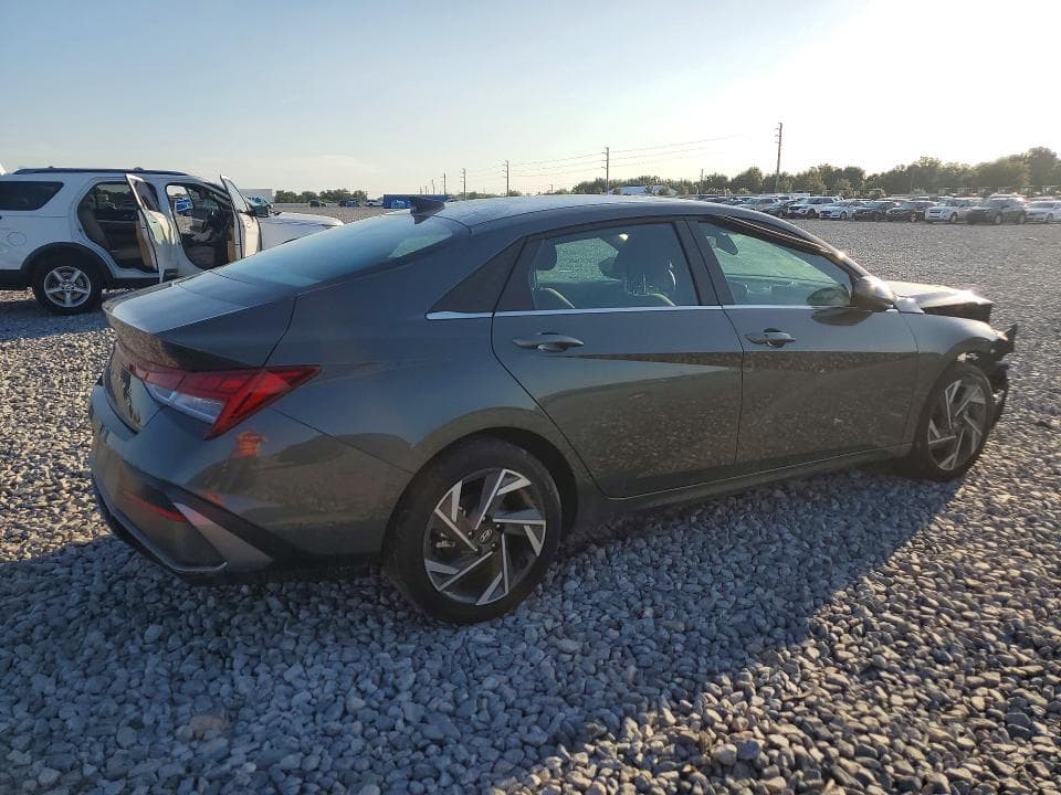 2025 HYUNDAI ELANTRA SEL 3