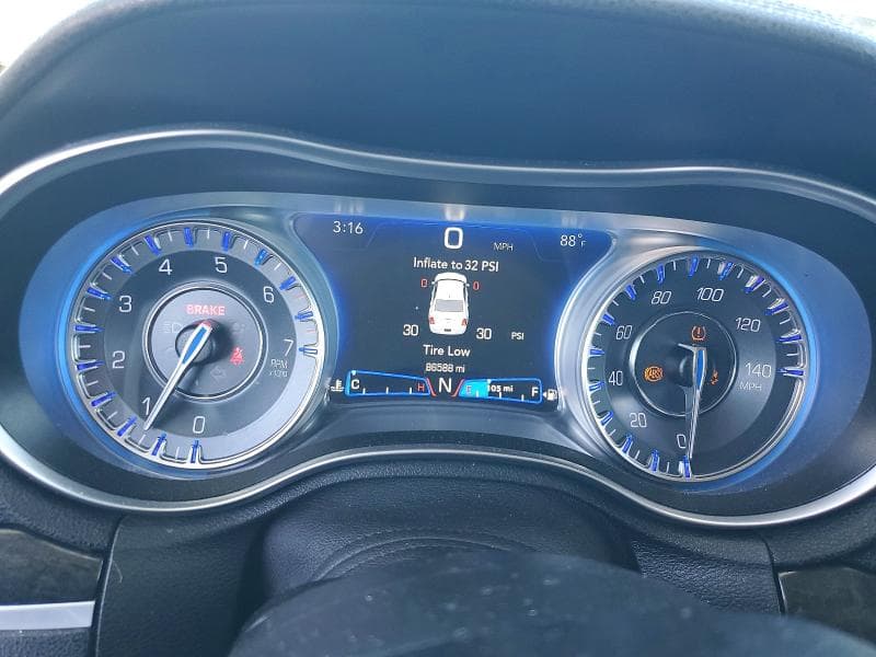 2019 CHRYSLER 300 LIMITED 9