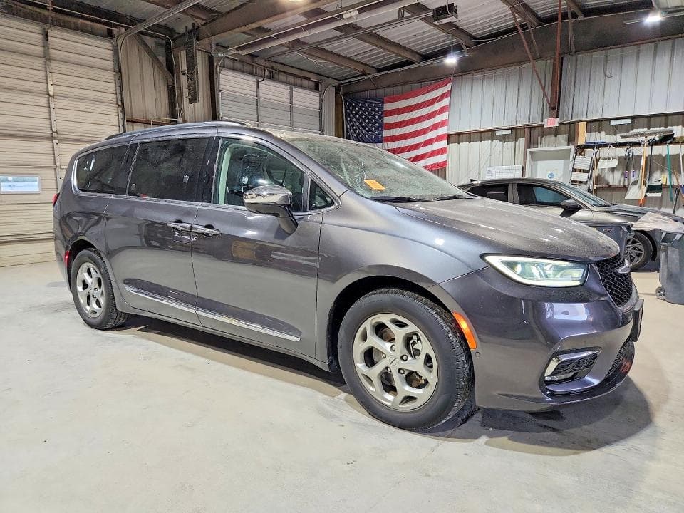 2023 CHRYSLER PACIFICA LIMITED 4