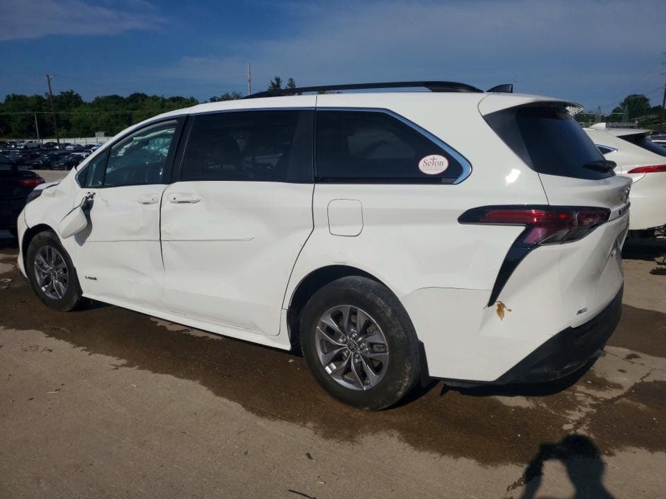 2021 TOYOTA SIENNA LE 2