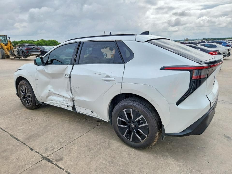 2026 TOYOTA BZ XLE PLUS 2