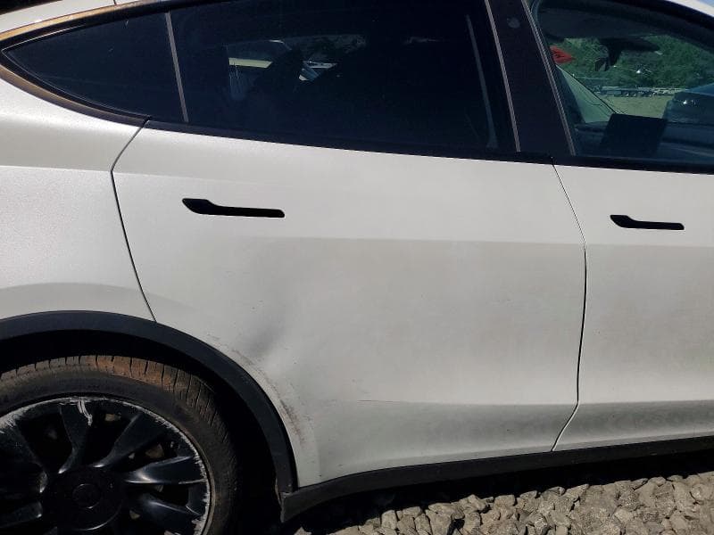 2023 TESLA MODEL Y 10
