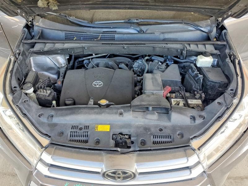2017 TOYOTA HIGHLANDER XLE 12