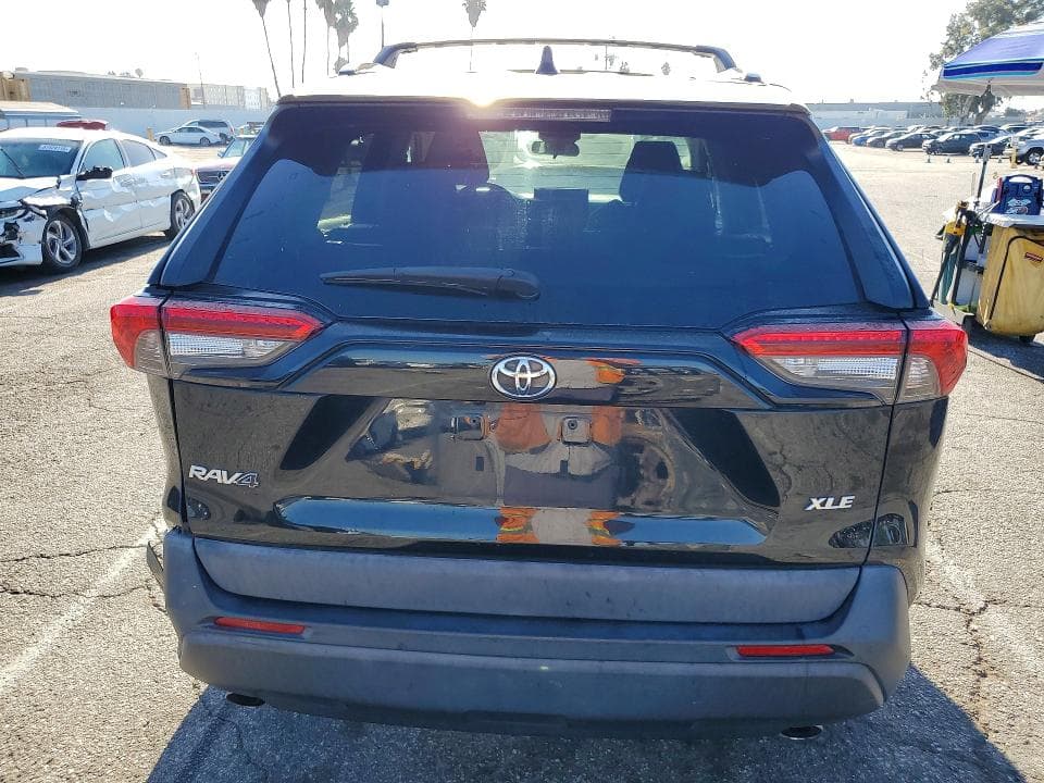 2020 TOYOTA RAV4 XLE 6