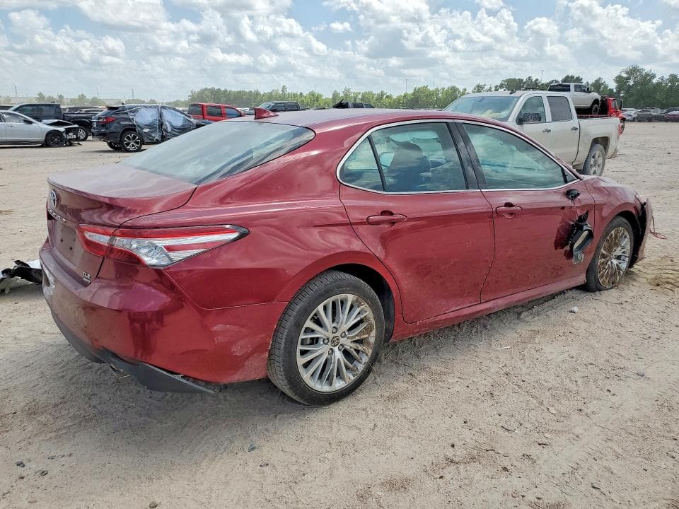 2020 TOYOTA CAMRY XLE 3