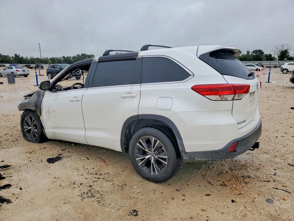 2017 TOYOTA HIGHLANDER LE 2