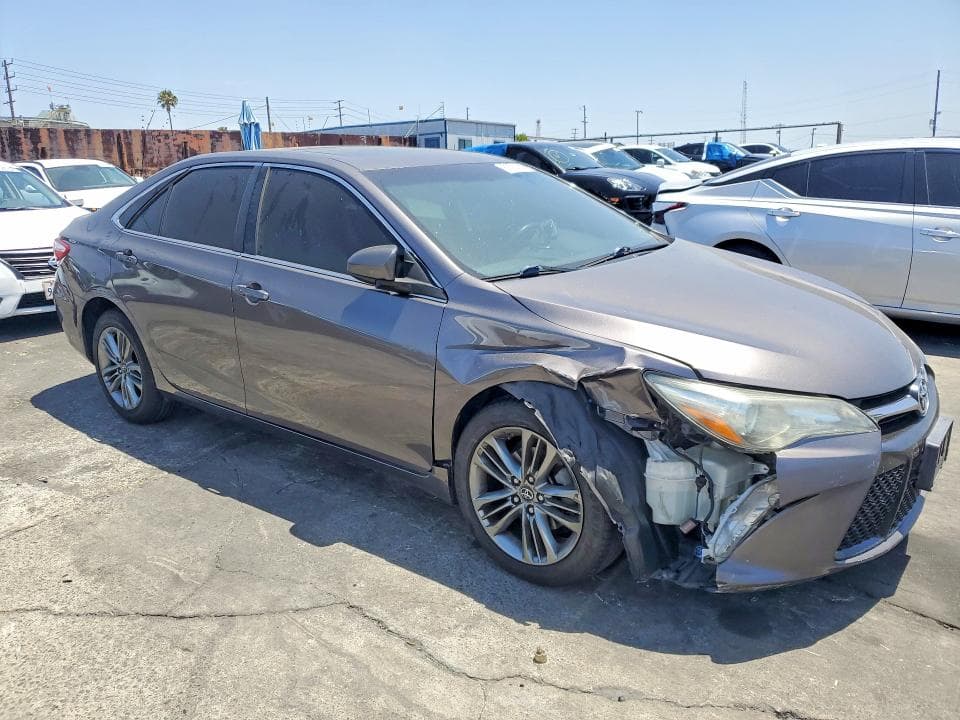 2017 TOYOTA CAMRY SE 4