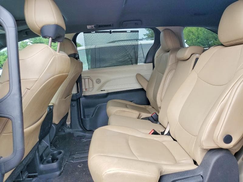 2022 TOYOTA SIENNA XLE 11
