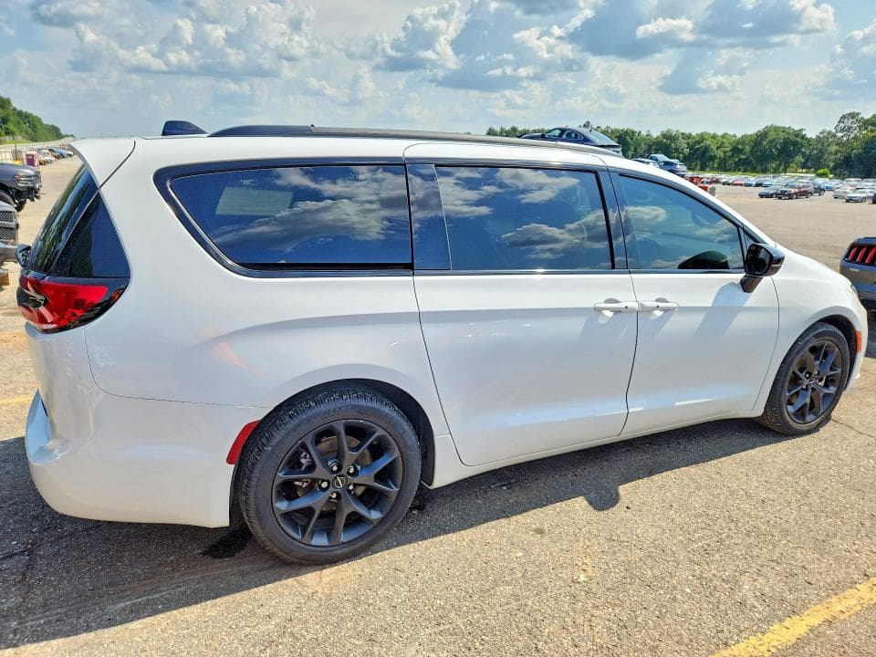 2024 CHRYSLER PACIFICA LIMITED 3