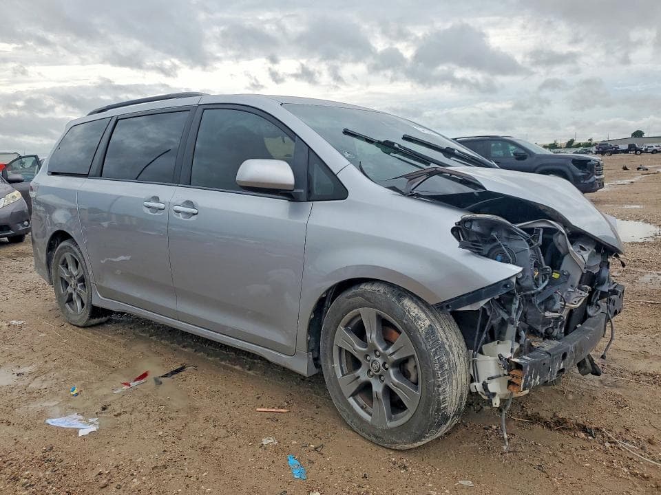 2018 TOYOTA SIENNA 4