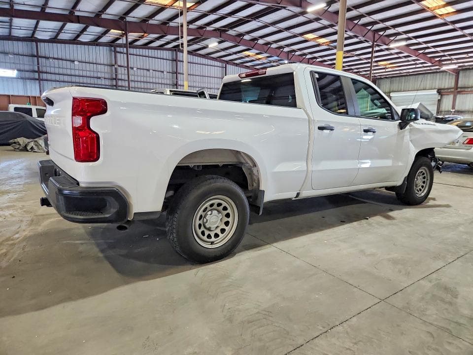2025 CHEVROLET SILVERADO C1500 3