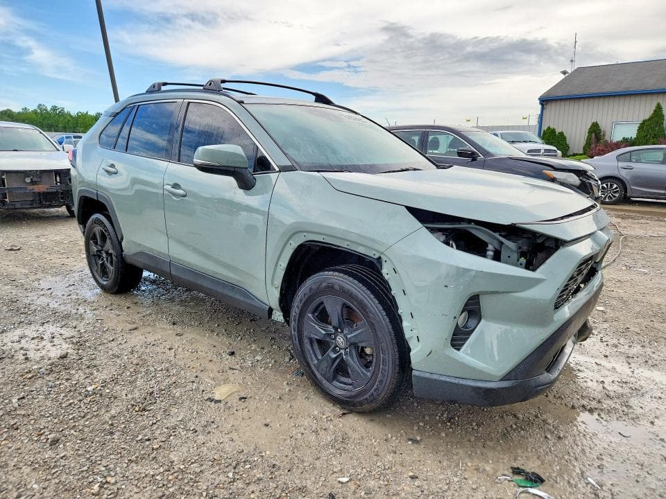 2020 TOYOTA RAV4 XLE 4