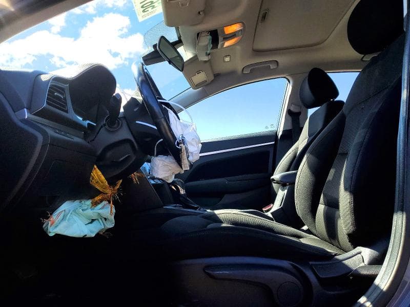 2019 HYUNDAI ELANTRA SE 7