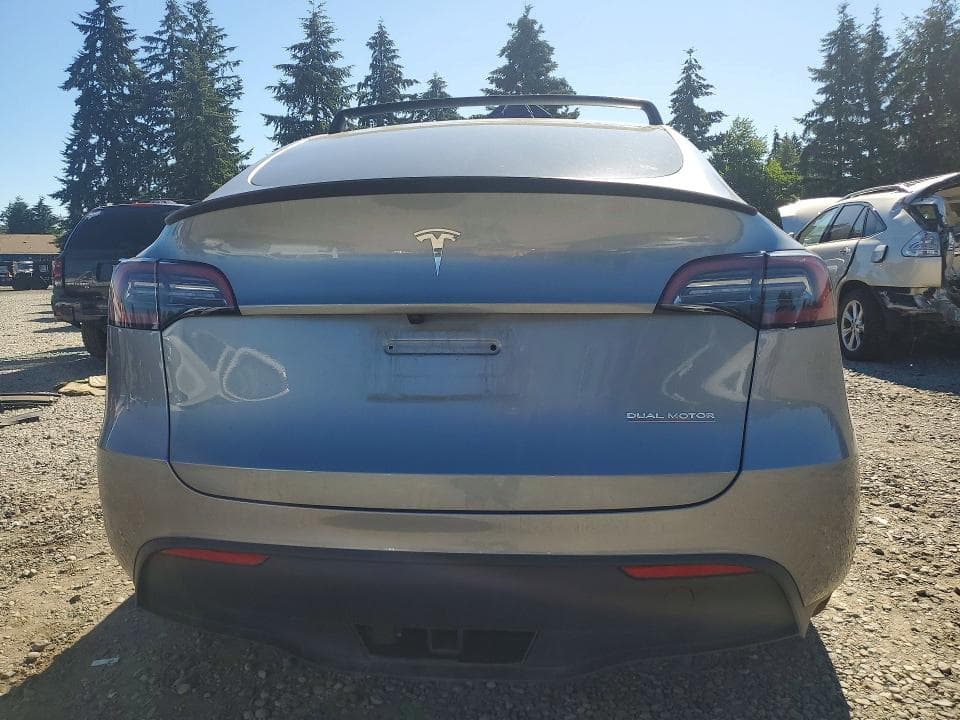2025 TESLA MODEL Y 6