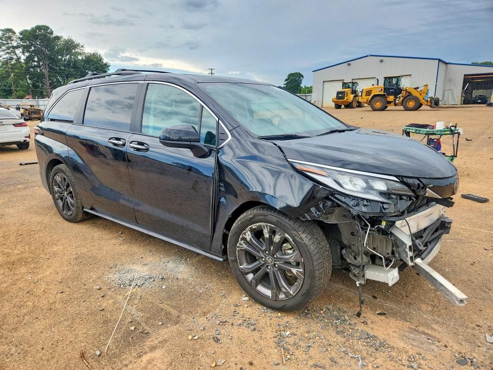 2023 TOYOTA SIENNA XSE 7-PASSENGER 4