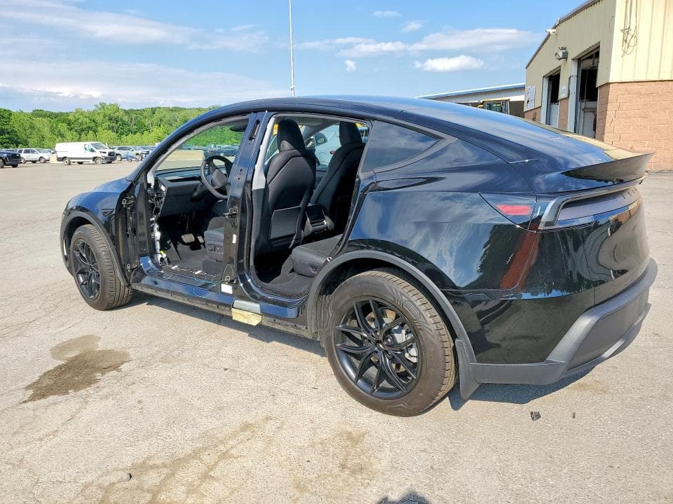 2026 TESLA MODEL Y 2
