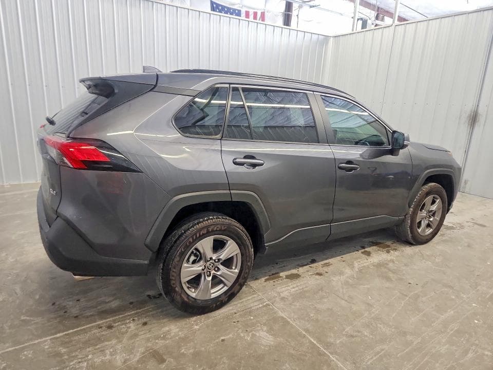 2023 TOYOTA RAV4 XLE 3