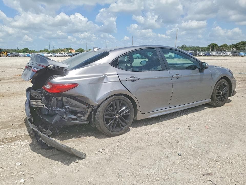 2025 TOYOTA CAMRY SE 3