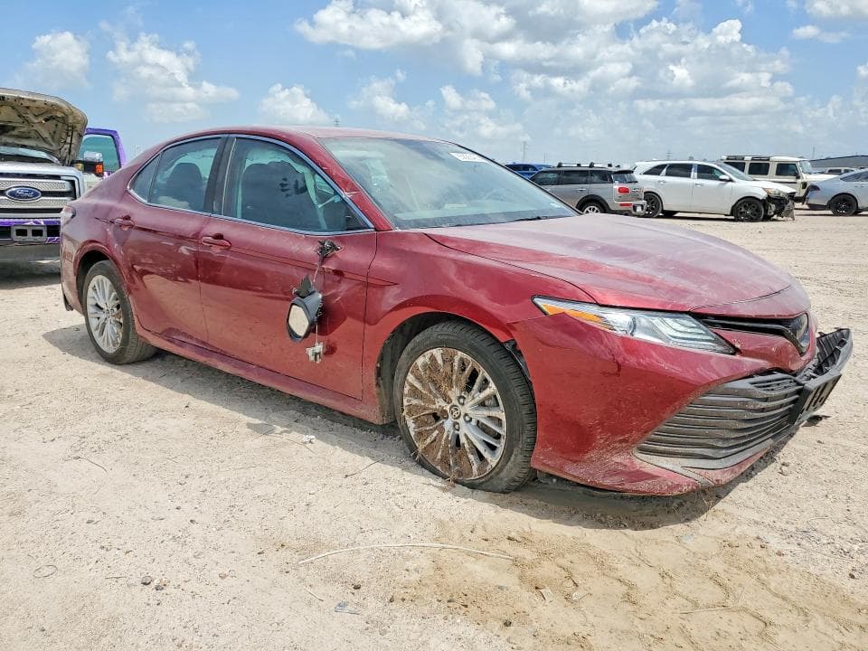 2020 TOYOTA CAMRY XLE 4