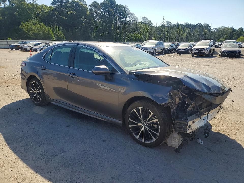 2018 TOYOTA CAMRY SE 4