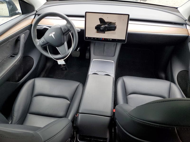 2025 TESLA MODEL Y 8