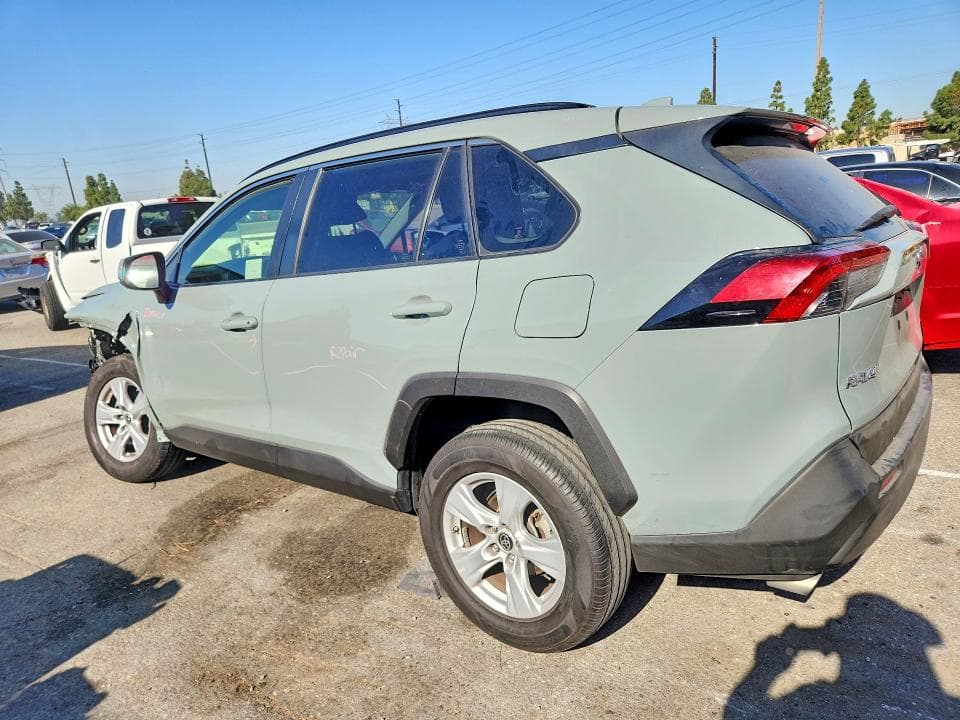 2019 TOYOTA RAV4 XLE 2