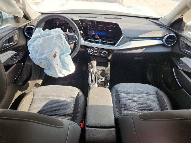 2025 CHEVROLET TRAX 1LT 8