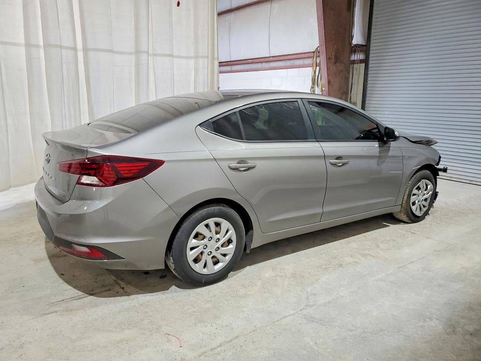 2020 HYUNDAI ELANTRA SE 3