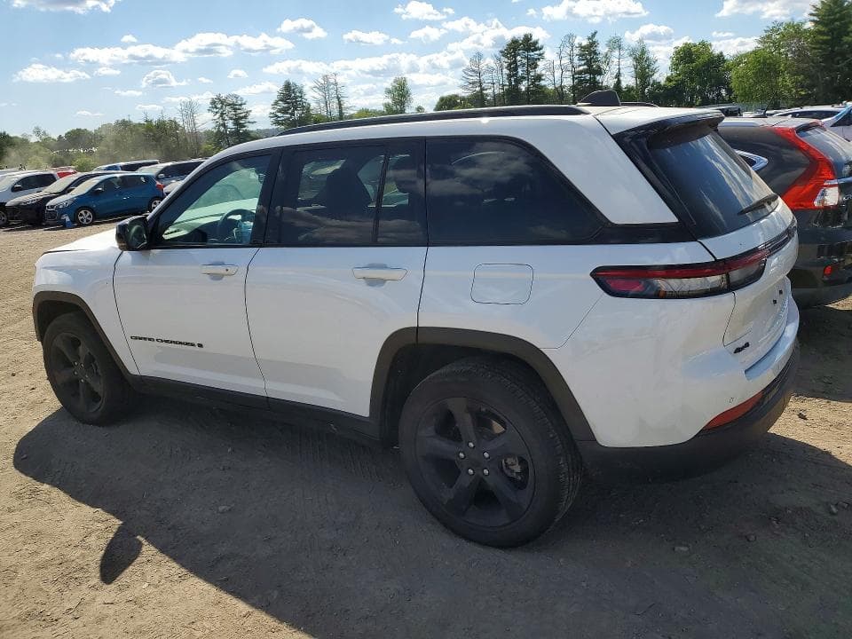 2024 JEEP GRAND CHEROKEE LAREDO 2