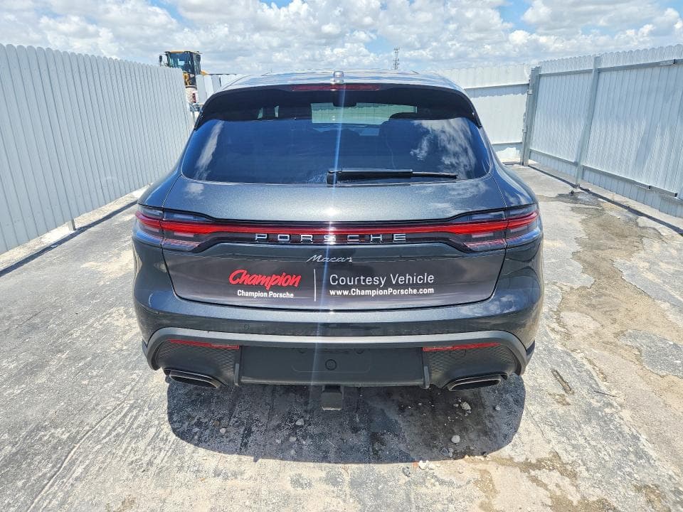 2026 PORSCHE MACAN BASE 6