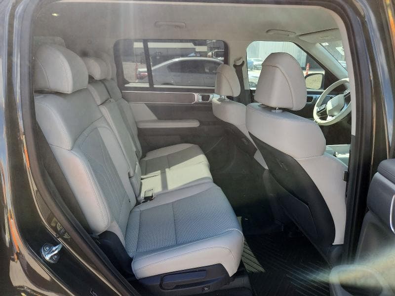 2024 HYUNDAI 4DR 10