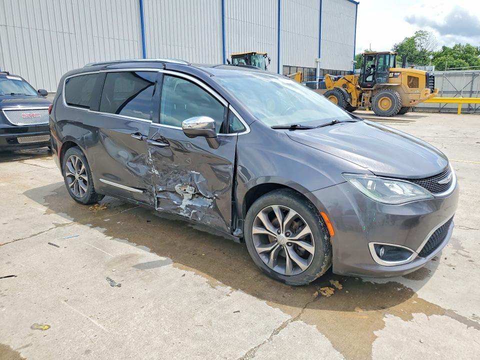 2017 CHRYSLER PACIFICA LIMITED 4