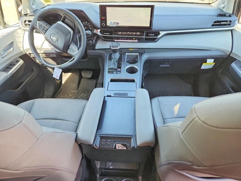 2026 TOYOTA SIENNA XLE 8-PASSENGER 8