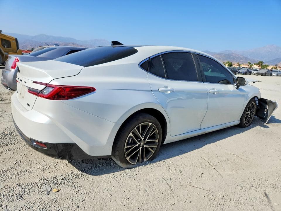 2026 TOYOTA CAMRY XLE 3