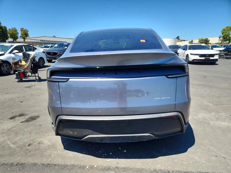 2026 TESLA MODEL Y 6