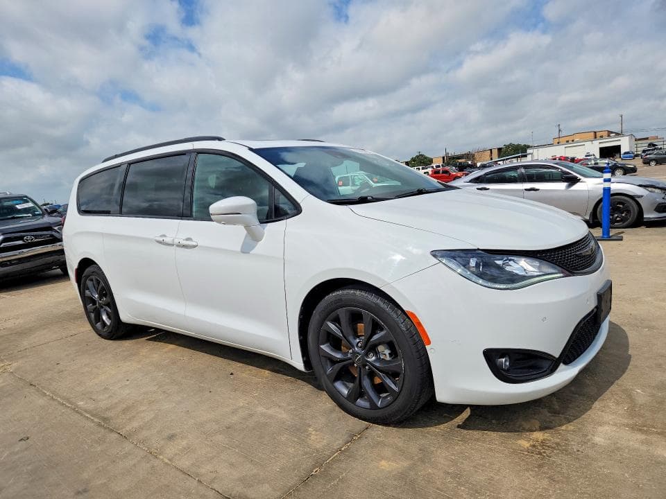 2020 CHRYSLER PACIFICA LIMITED 4