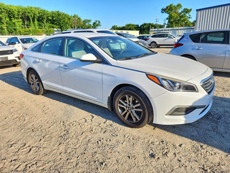 2017 HYUNDAI SONATA SE 4