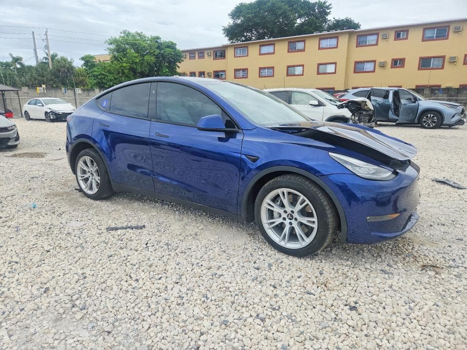 2023 TESLA MODEL Y 4