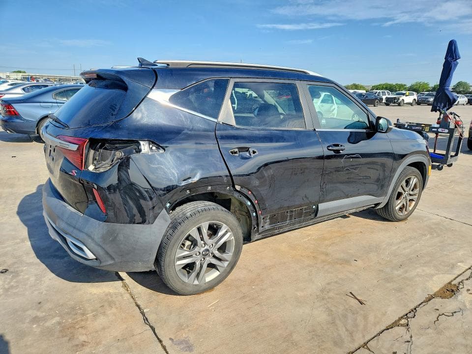 2021 KIA SELTOS S 3